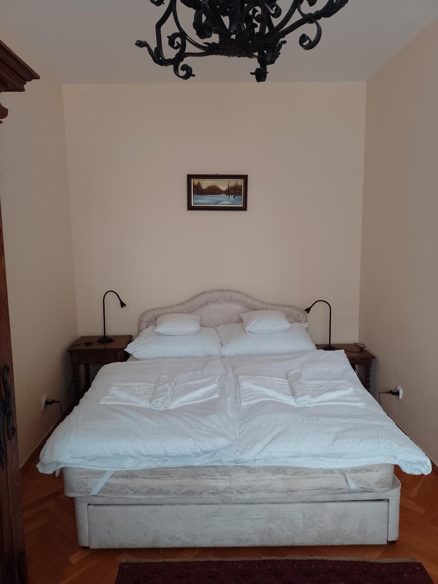 Belvarosi Classic Apartman 85 Square Meters Szombathely Exteriör bild