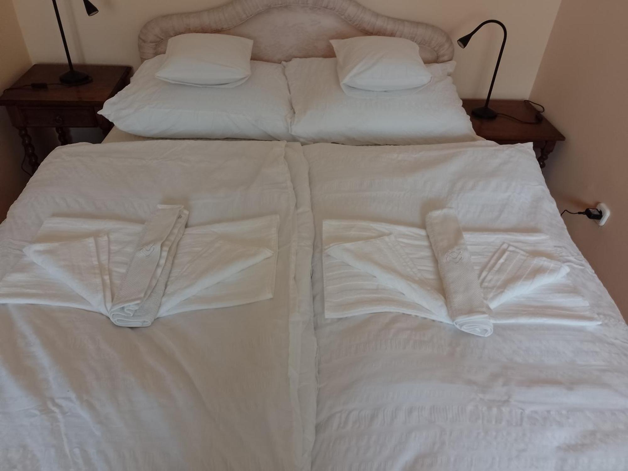 Belvarosi Classic Apartman 85 Square Meters Szombathely Exteriör bild