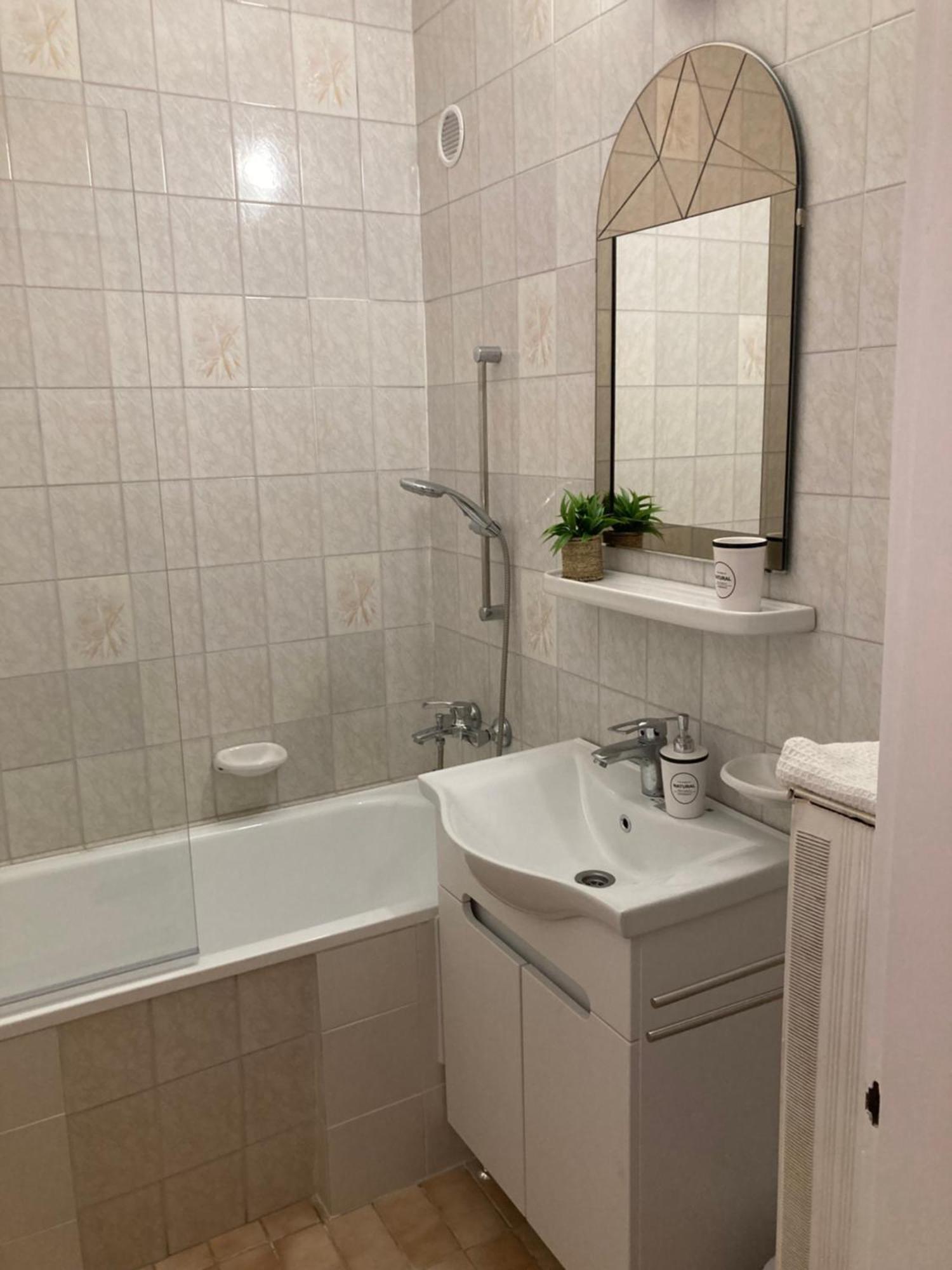 Belvarosi Classic Apartman 85 Square Meters Szombathely Exteriör bild