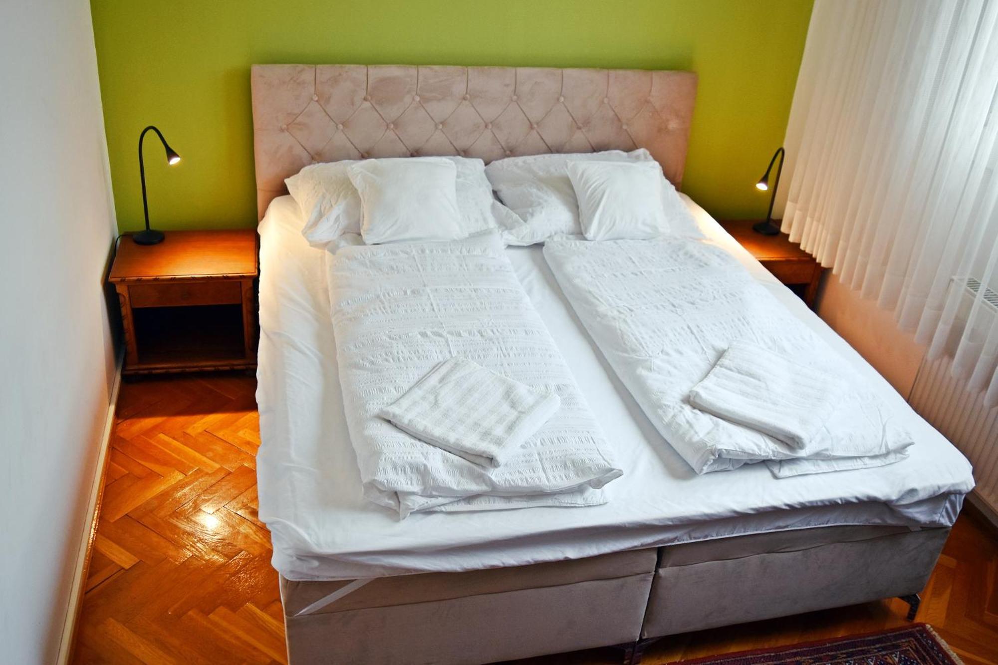 Belvarosi Classic Apartman 85 Square Meters Szombathely Exteriör bild