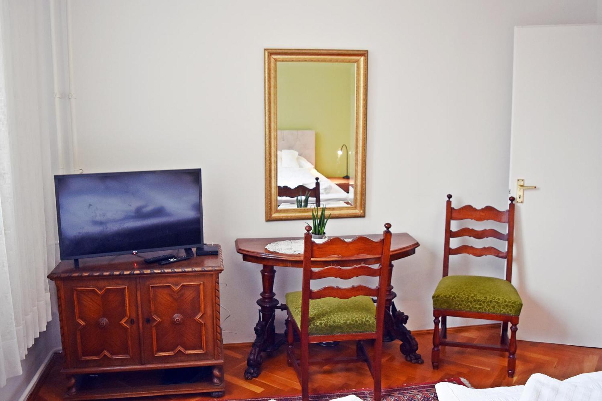 Belvarosi Classic Apartman 85 Square Meters Szombathely Exteriör bild