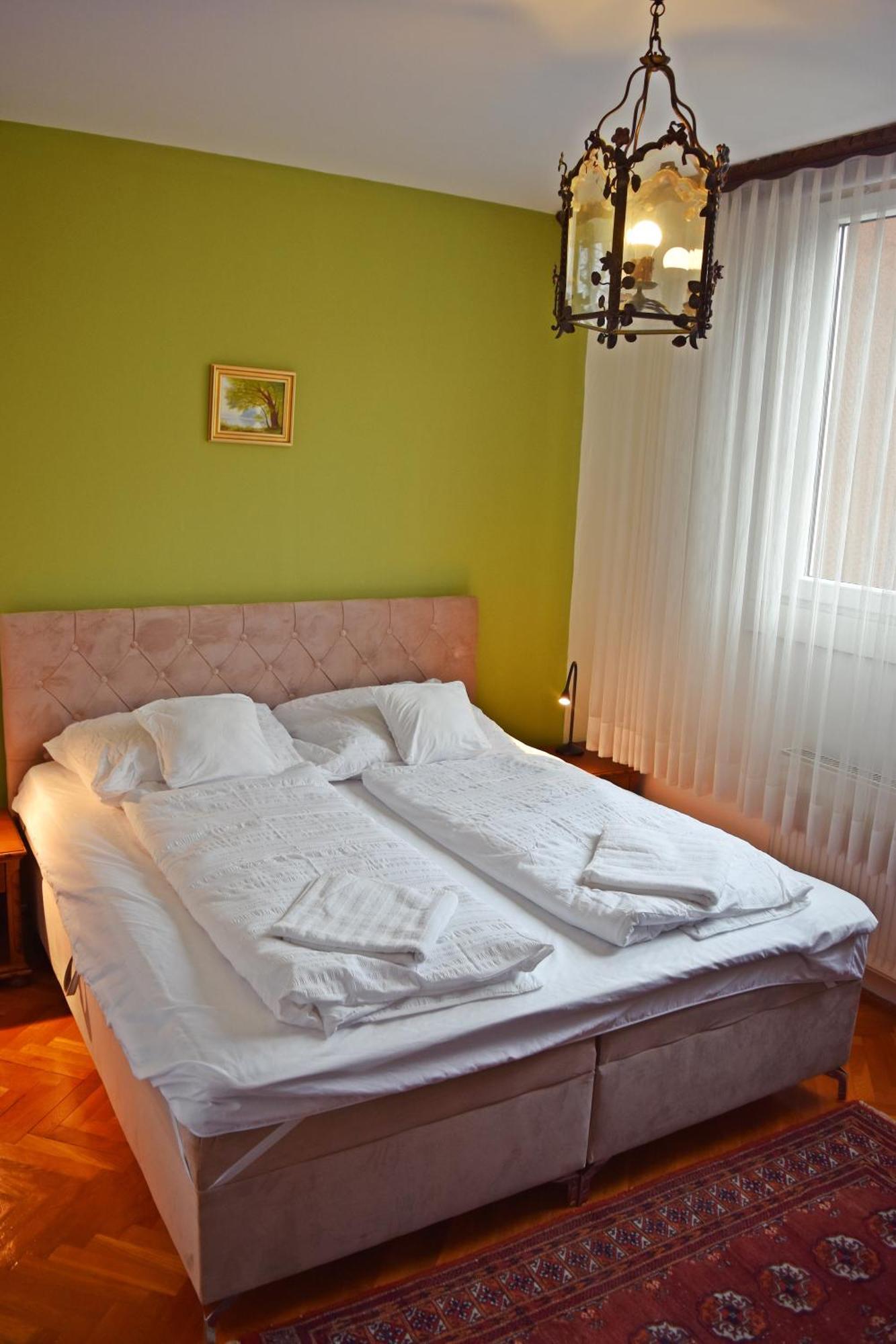 Belvarosi Classic Apartman 85 Square Meters Szombathely Exteriör bild