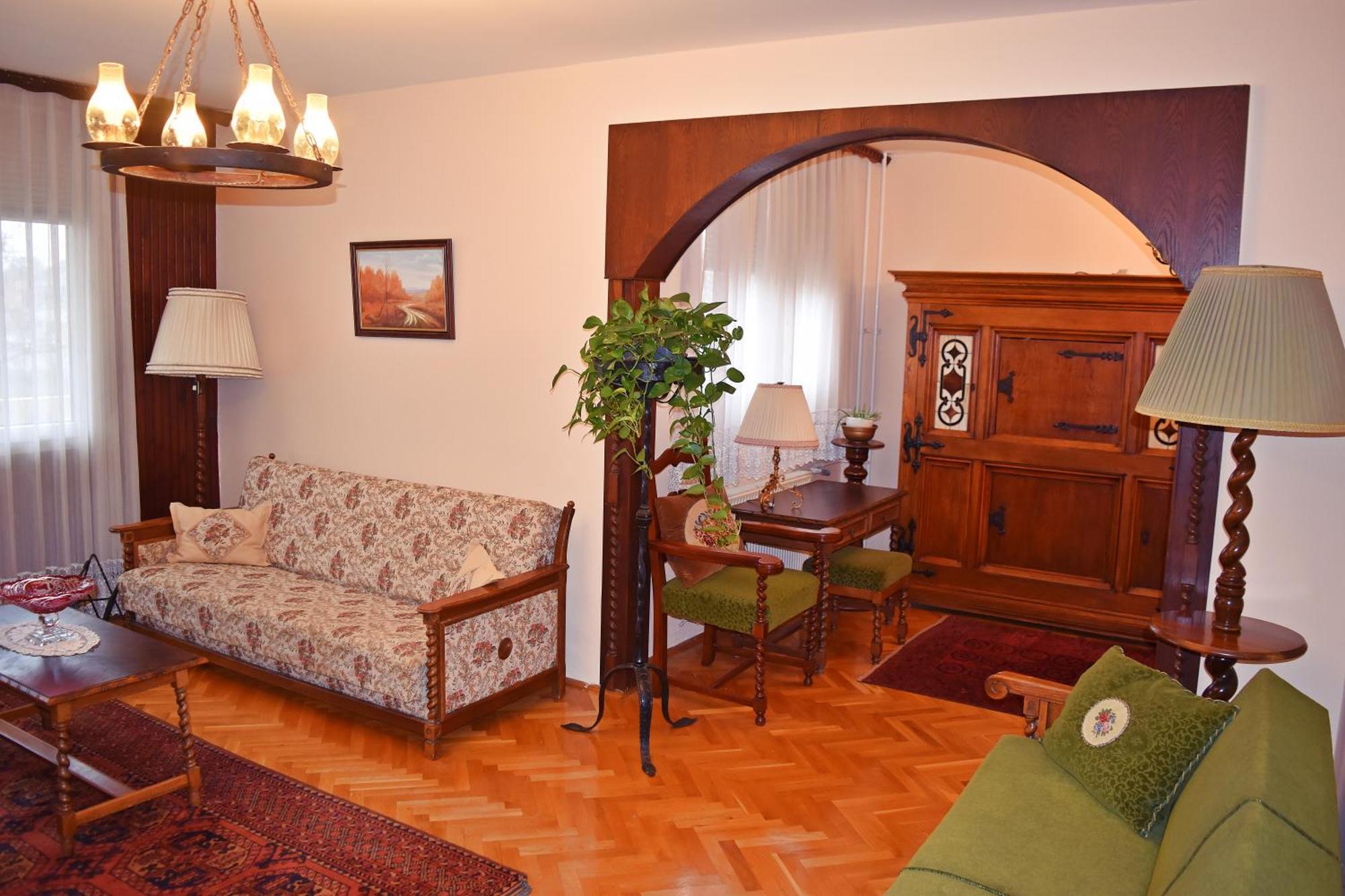 Belvarosi Classic Apartman 85 Square Meters Szombathely Exteriör bild