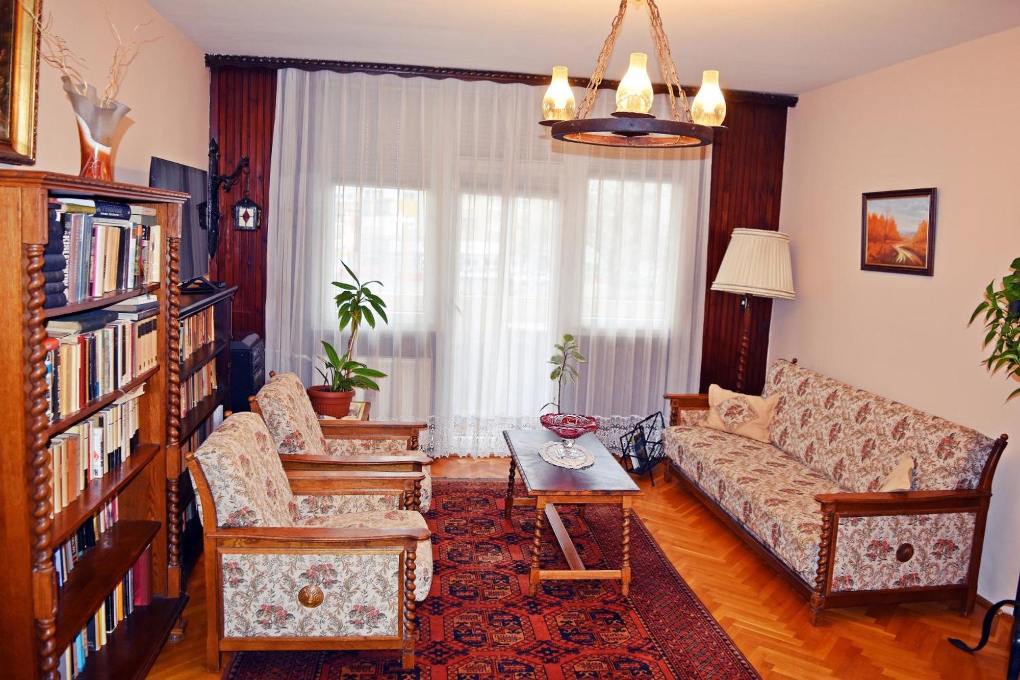 Belvarosi Classic Apartman 85 Square Meters Szombathely Exteriör bild
